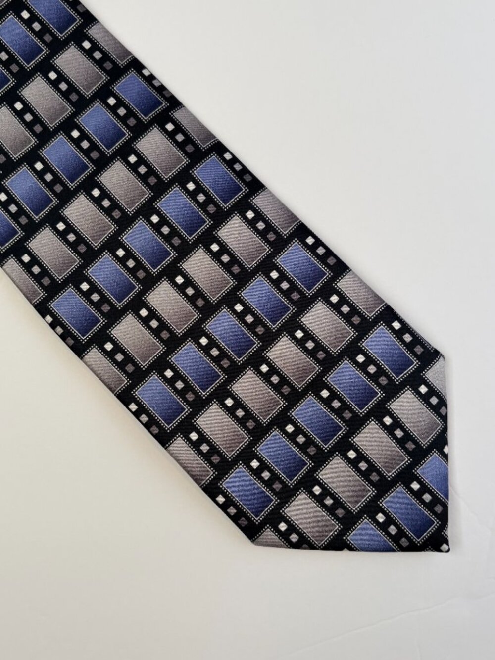 Hermoso New York Tie Blue Gray Silver Black Silk Necktie Geometric